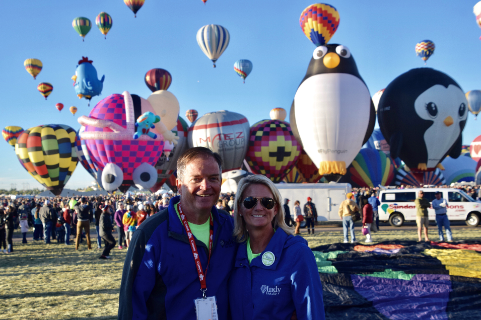 hot air balloon couple